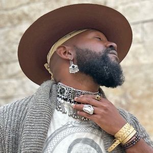 Meet your Posher, Dominick